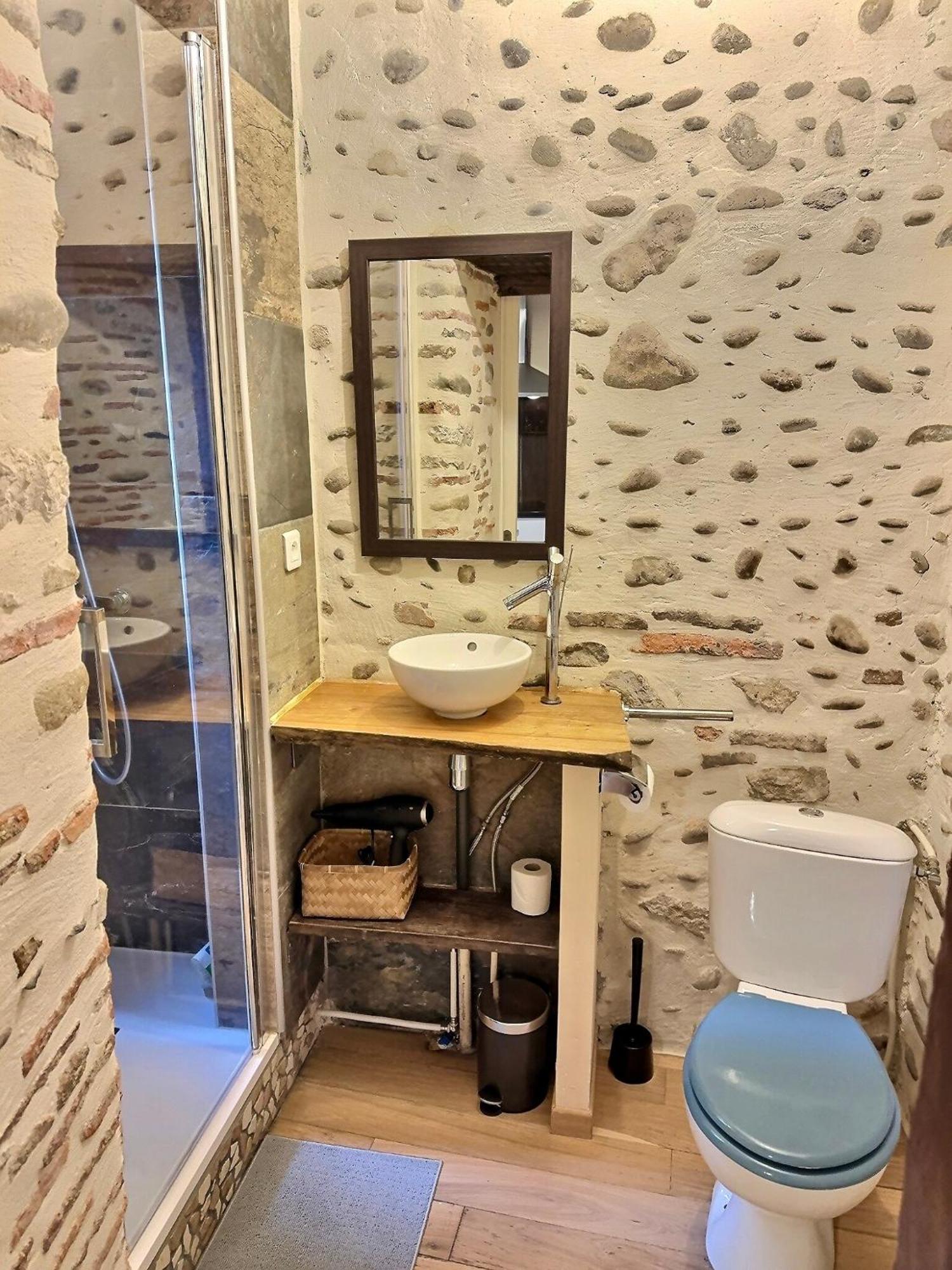 Wonderhost, Bois Et Pierre En Coeur De Ville بو المظهر الخارجي الصورة