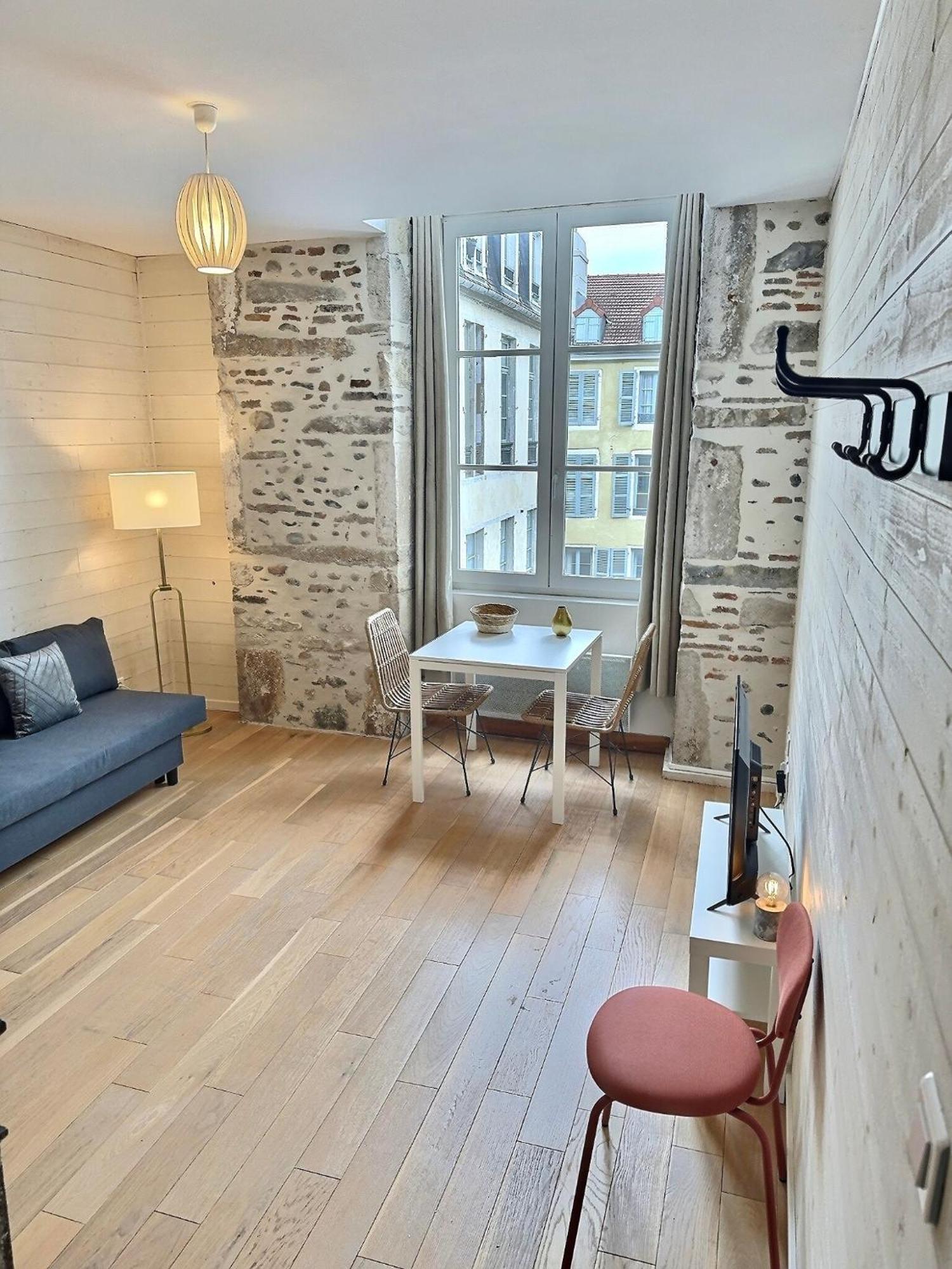 Wonderhost, Bois Et Pierre En Coeur De Ville بو المظهر الخارجي الصورة